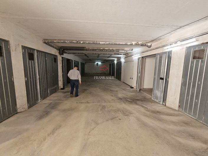 Image No.29-3 Bed Property for sale