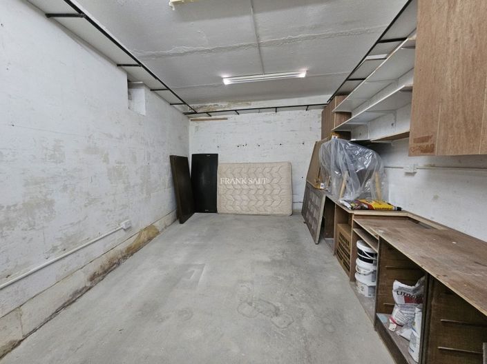 Image No.30-3 Bed Property for sale