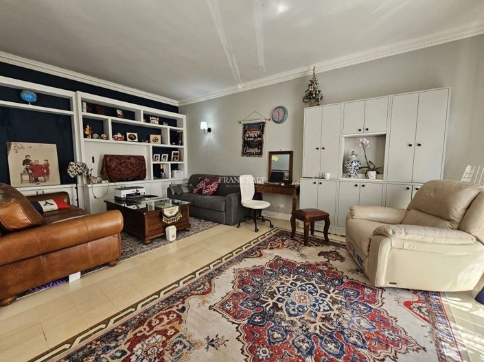 Image No.5-3 Bed Property for sale