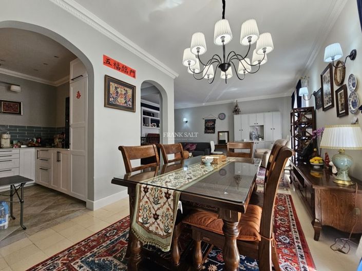 Image No.8-3 Bed Property for sale