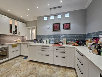 f300fcf6-e2f8-4ab5-95ef-132c99bdf267