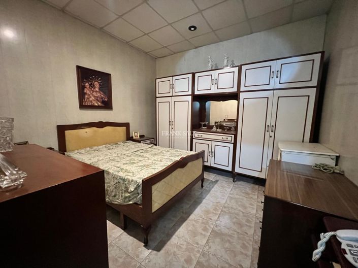 Image No.4-2 Bed Property for sale