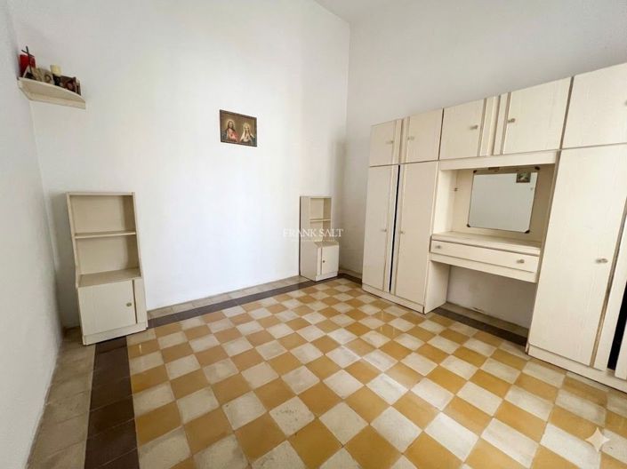 Image No.5-2 Bed Property for sale