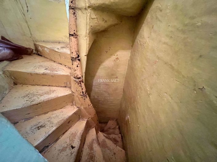 Image No.8-2 Bed Property for sale