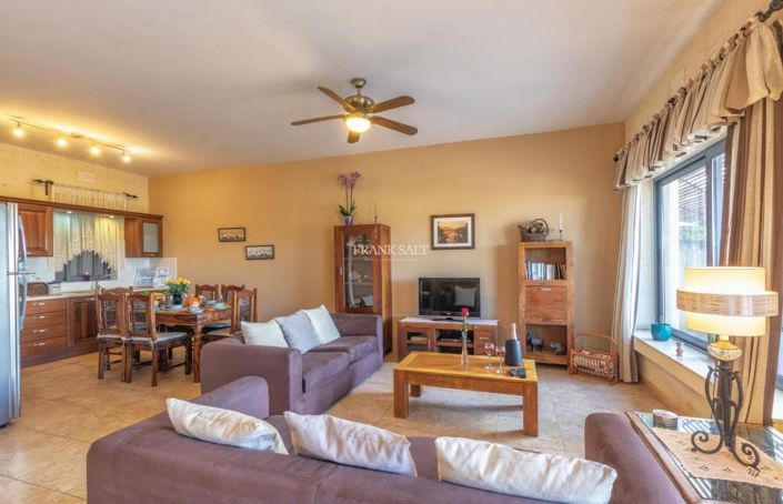 Image No.4-4 Bed Property for sale