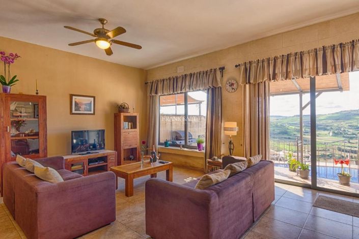 Image No.6-4 Bed Property for sale