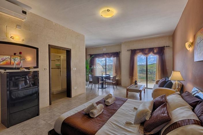 Image No.8-4 Bed Property for sale