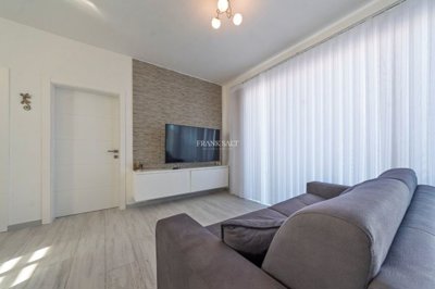 1 - Xaghra, Property