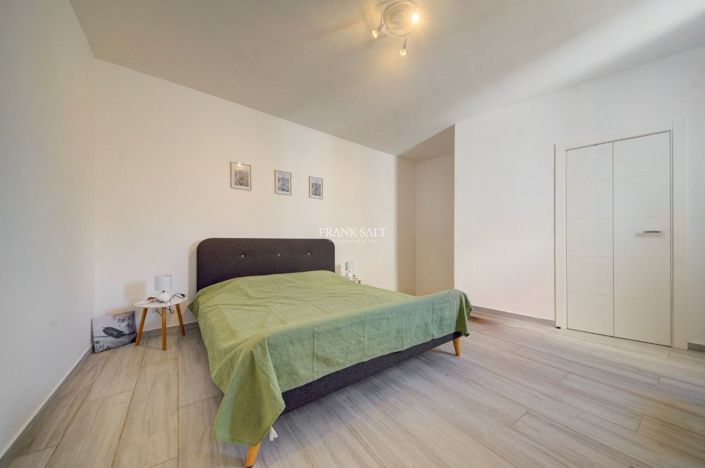 Image No.11-2 Bed Property for sale