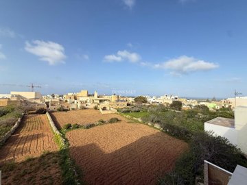 1 - Xaghra, Property