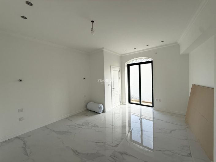 Image No.16-2 Bed Property for sale