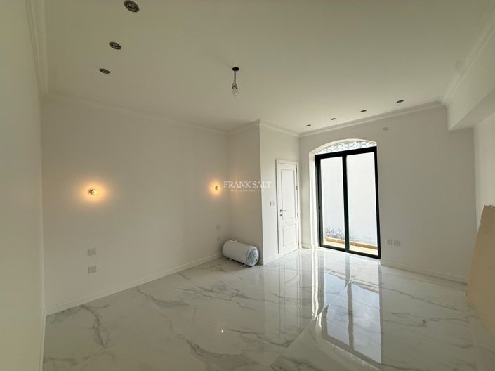 Image No.8-2 Bed Property for sale