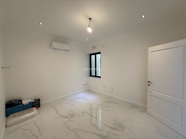 Image No.9-2 Bed Property for sale