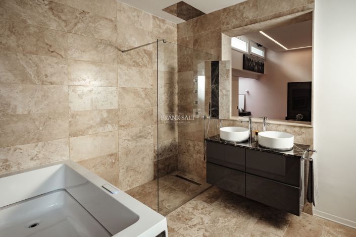 Image No.17-3 Bed Property for sale