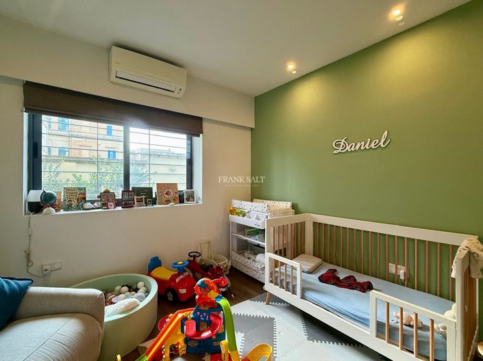 Image No.11-3 Bed Property for sale