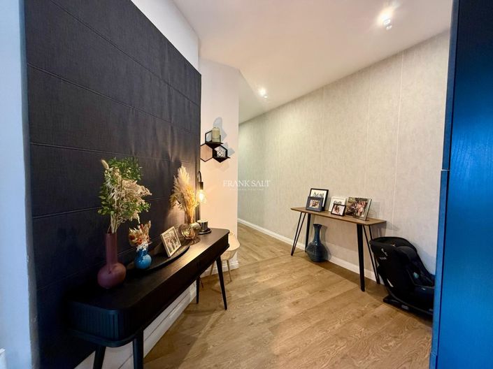 Image No.5-3 Bed Property for sale