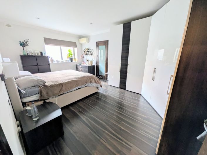 Image No.8-3 Bed Property for sale