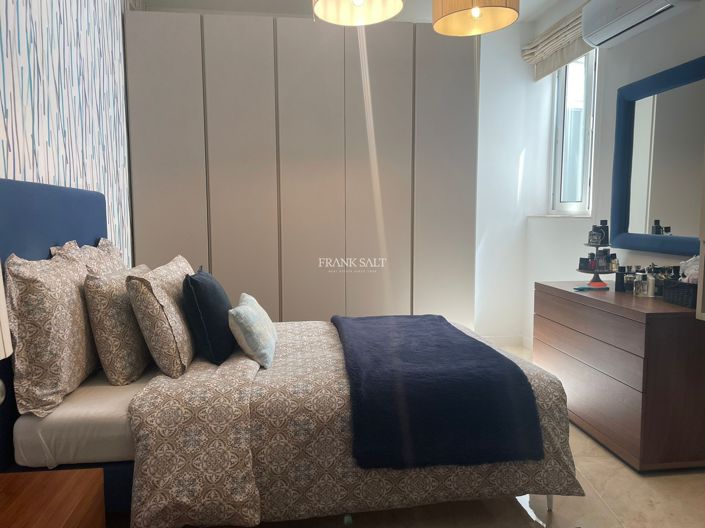 Image No.10-3 Bed Property for sale