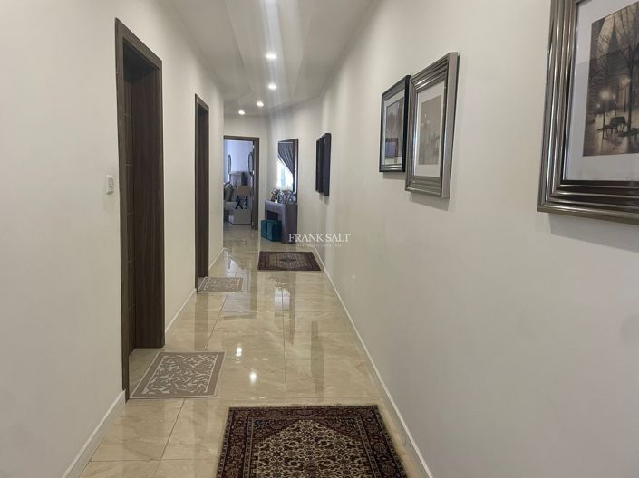 Image No.11-3 Bed Property for sale