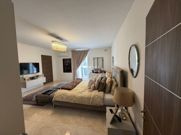 Image No.13-3 Bed Property for sale