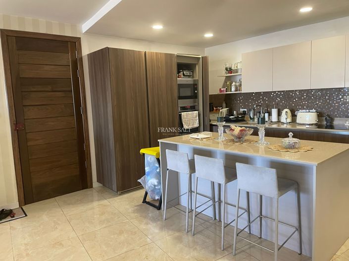 Image No.4-3 Bed Property for sale