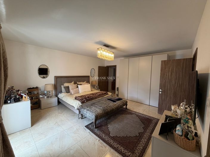 Image No.8-3 Bed Property for sale