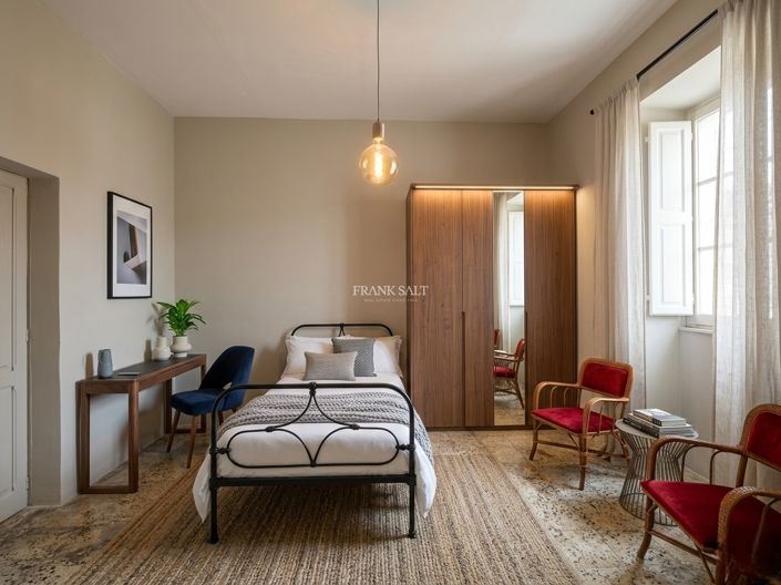 Image No.15-2 Bed Property for sale