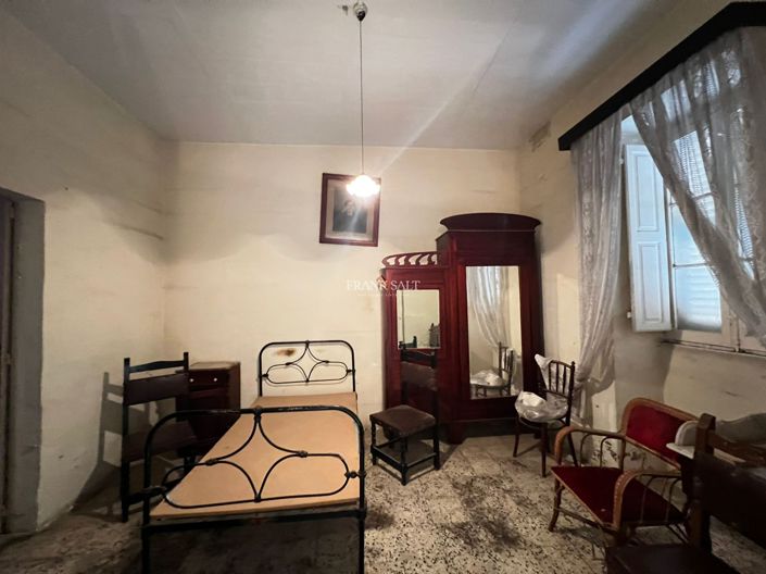 Image No.16-2 Bed Property for sale