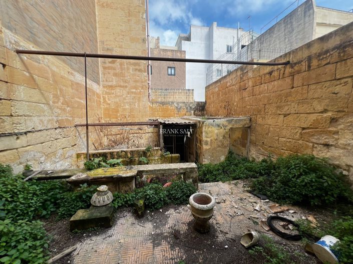 Image No.18-2 Bed Property for sale