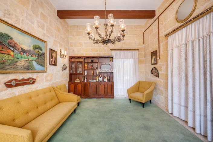 Image No.2-Propriété de 6 chambres à vendre à Zejtun