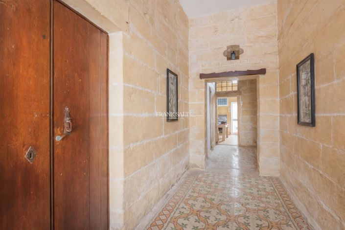 Image No.6-Propriété de 6 chambres à vendre à Zejtun