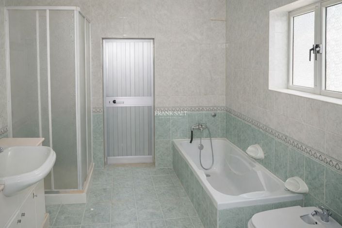 Image No.9-Propriété de 6 chambres à vendre à Zejtun