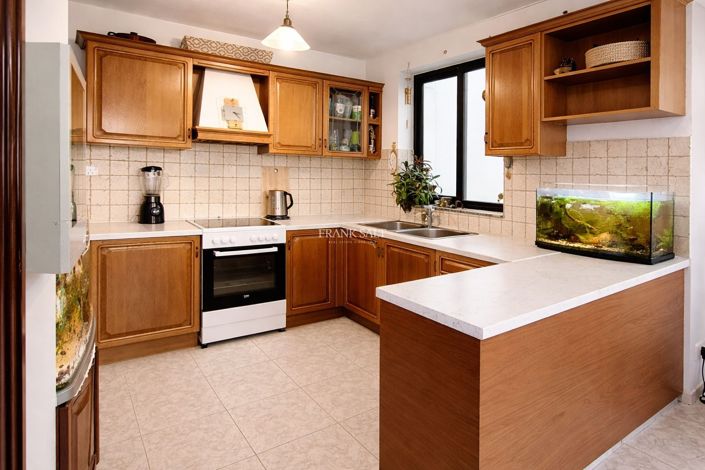 Image No.2-3 Bed Property for sale