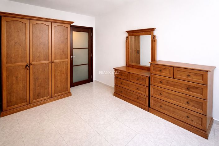 Image No.3-3 Bed Property for sale