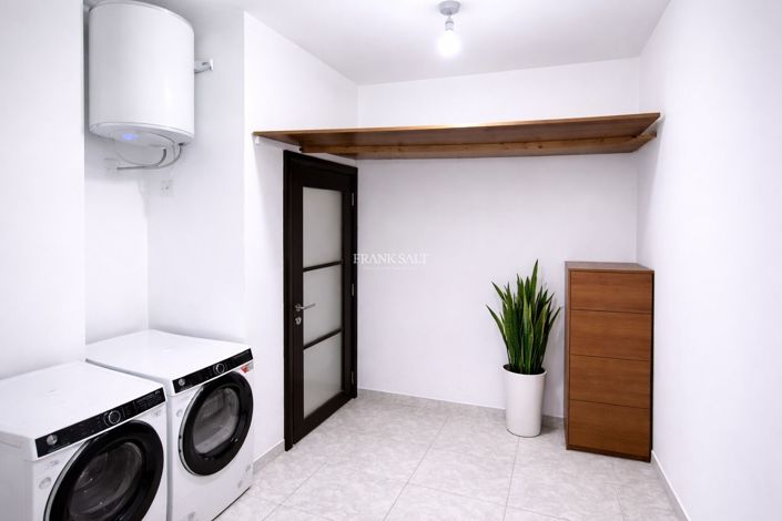 Image No.5-3 Bed Property for sale