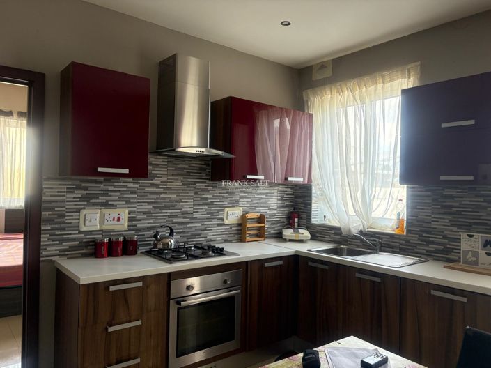 Image No.2-Propriété de 1 chambre à vendre à Zebbug