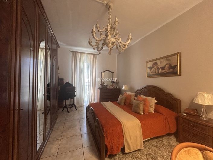 Image No.11-3 Bed Property for sale