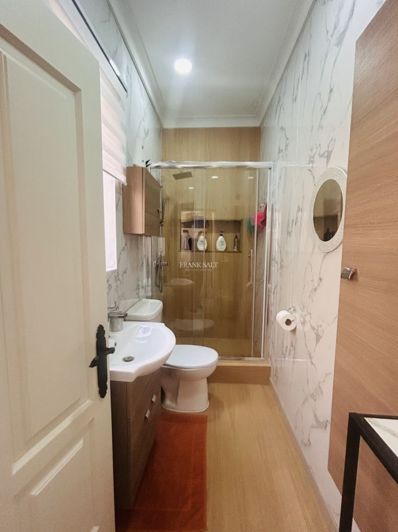 Image No.13-3 Bed Property for sale