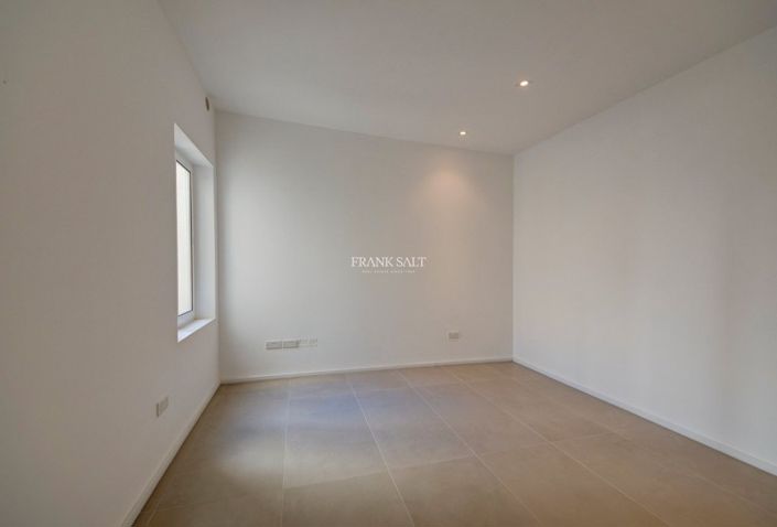 Image No.19-4 Bed Property for sale