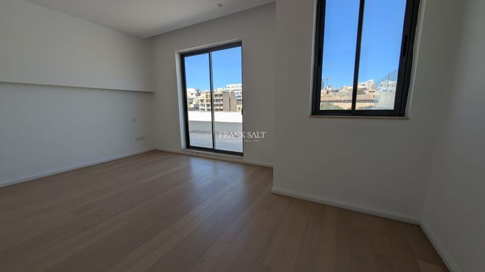 Image No.2-Propriété de 4 chambres à vendre à Sliema