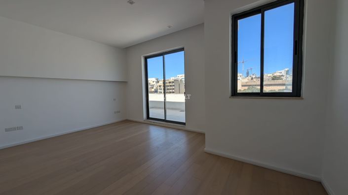 Image No.4-Propriété de 4 chambres à vendre à Sliema