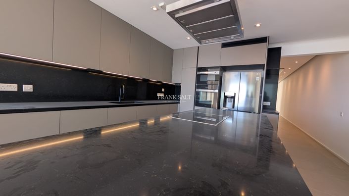 Image No.5-Propriété de 4 chambres à vendre à Sliema