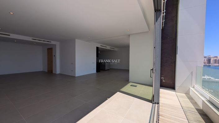 Image No.7-Propriété de 4 chambres à vendre à Sliema