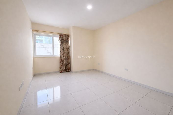 Image No.4-Propriété de 3 chambres à vendre à Attard