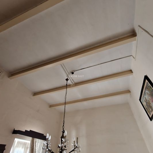 Image No.10-2 Bed Property for sale