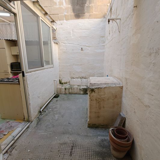 Image No.12-2 Bed Property for sale