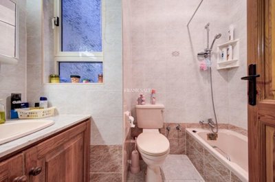 b013f048-249e-4f66-8e7c-80324c8e6f7d