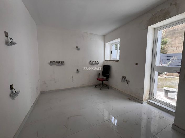 Image No.13-3 Bed Property for sale