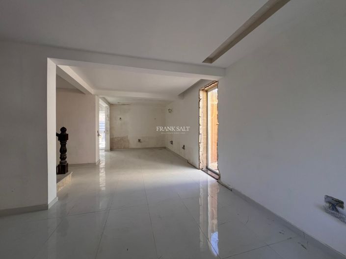 Image No.14-3 Bed Property for sale