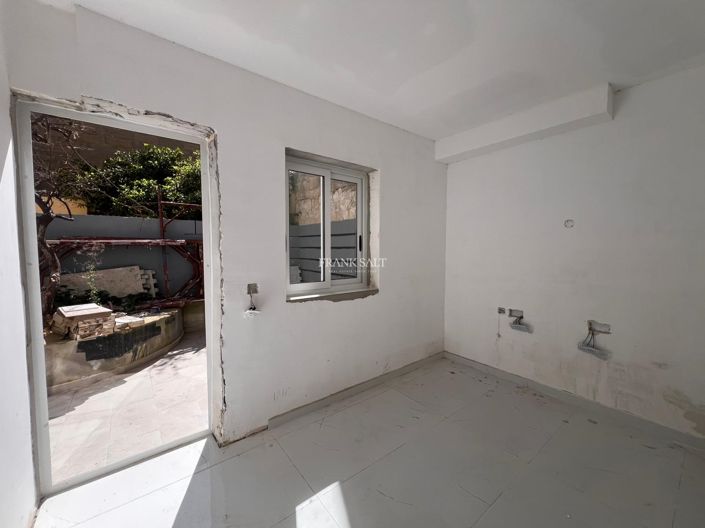 Image No.17-3 Bed Property for sale